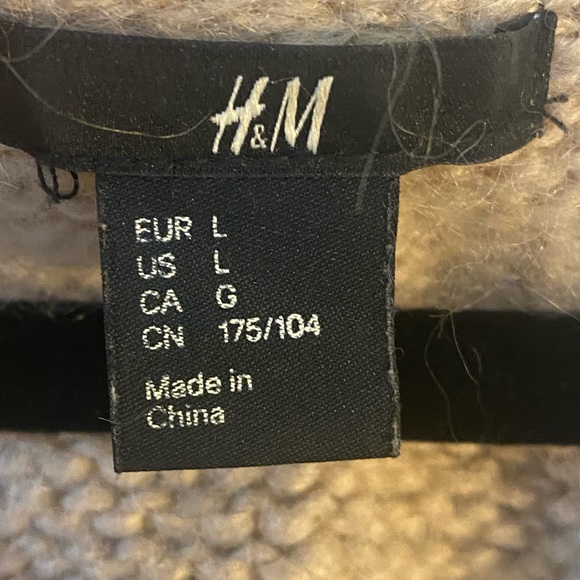 H&M Tan Fuzzy Cable Knit Long Sleeve Sweater, size Large - Picture 3 of 6